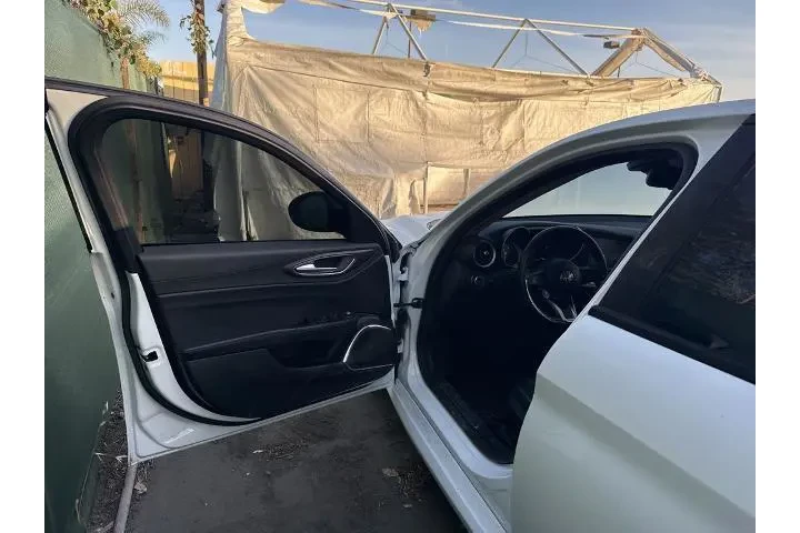 $22132 : Alfa Romeo Giulia 2021 Ti 4d image 6