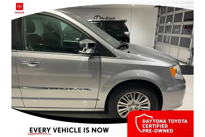 $12500 : Chrysler Town and Country 20 image 10