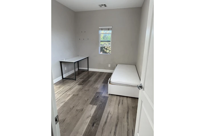 $980 : Cuarto de renta image 1