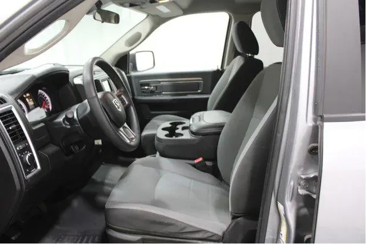 $27909 : Ram 1500 Classic 2021 4x4 SL image 3