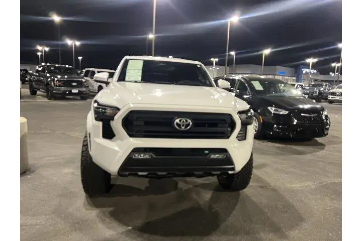 $38999 : Toyota Tacoma 2024 4x4 SR5 4 image 2
