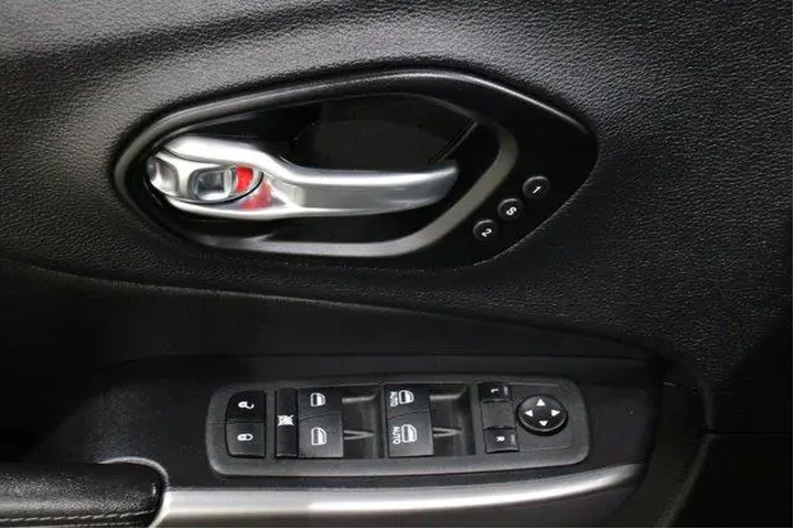 $27889 : Jeep Cherokee 2022 4x4 Limit image 7