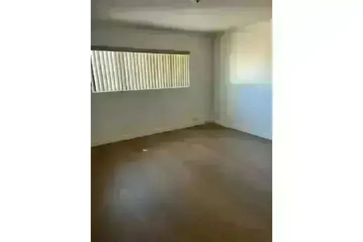 RENTO APTO EN L.A./ 90044 image 4