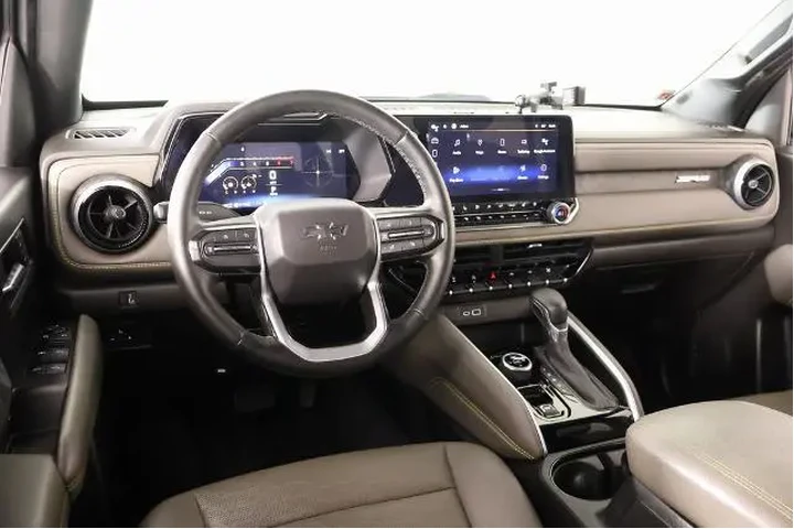 $39733 : Chevrolet Colorado 2023 4x4 image 2