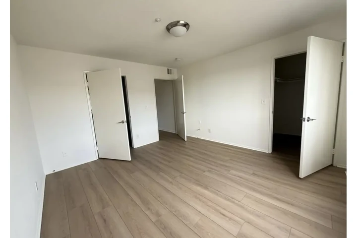 $1500 : MODERNO APTO DE 2 HABITACIONES image 6