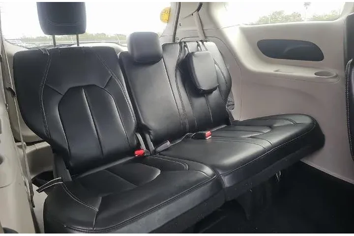 $23750 : Chrysler Pacifica 2023 Touri image 5