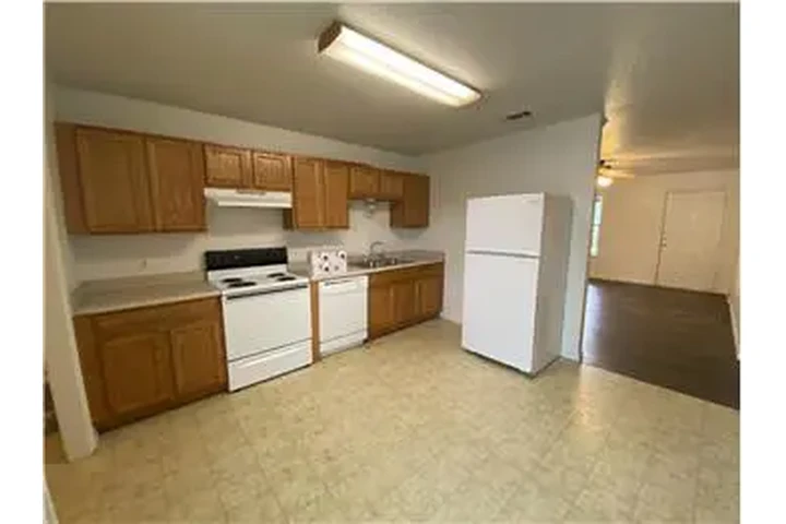 $750 : Rental property with 2 bedro image 8