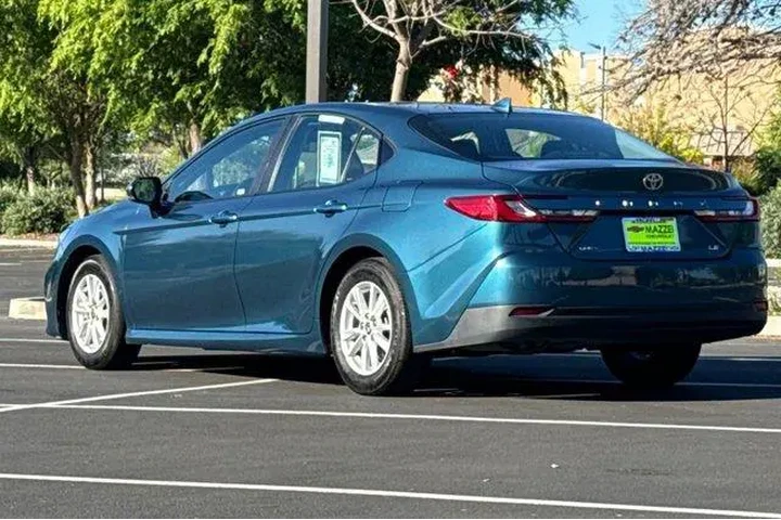 $24591 : Toyota Camry 2025 SE 4dr Sed image 3
