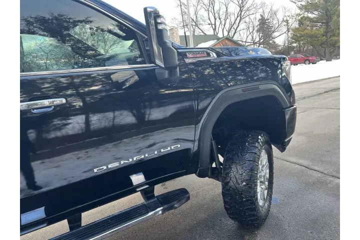 $44991 : 2020 GMC Sierra 2500HD Denali image 9