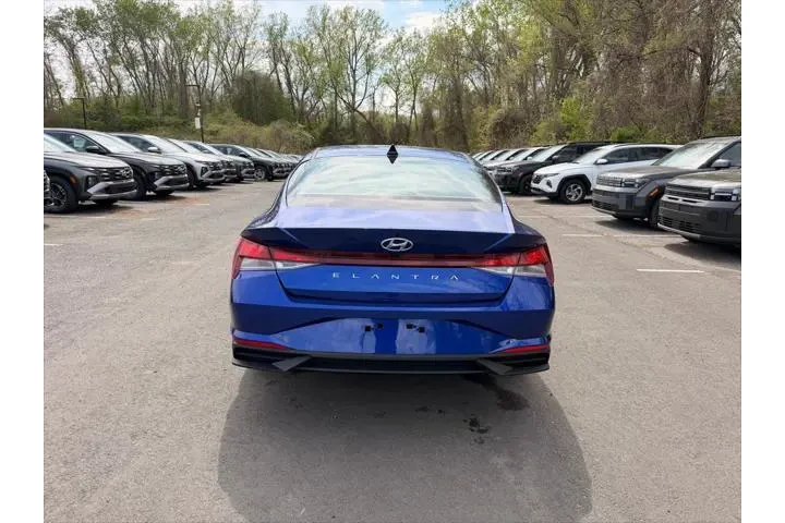 $20900 : Hyundai ELANTRA 2023 SEL 4dr image 4