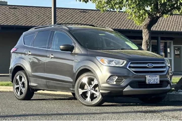 $15193 : Ford Escape 2018 AWD SEL 4dr image 2
