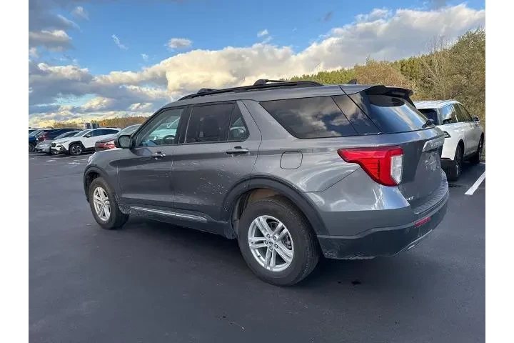 $32825 : Ford Explorer 2023 AWD XLT 4 image 9