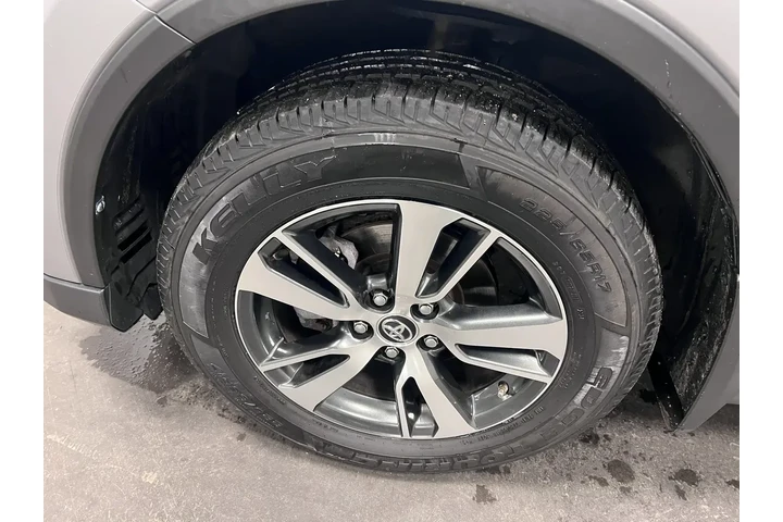 $18962 : Toyota RAV4 2018 AWD XLE 4dr image 10