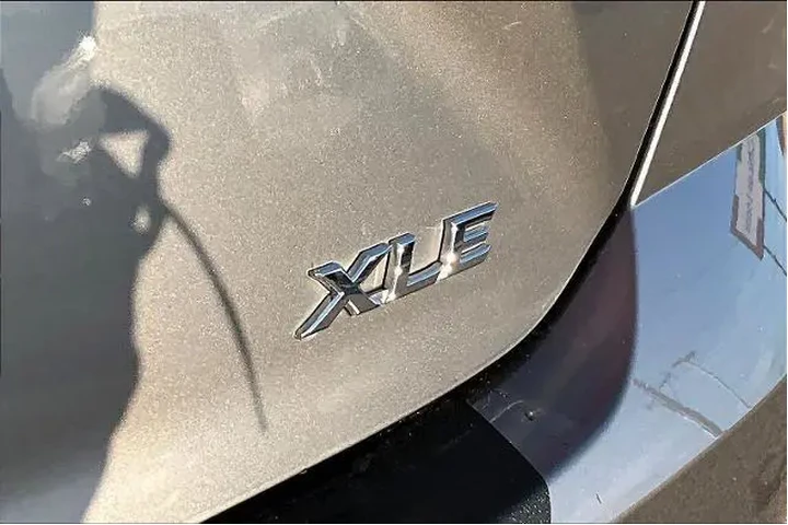 $34024 : Toyota Camry 2025 XLE 4dr Se image 10