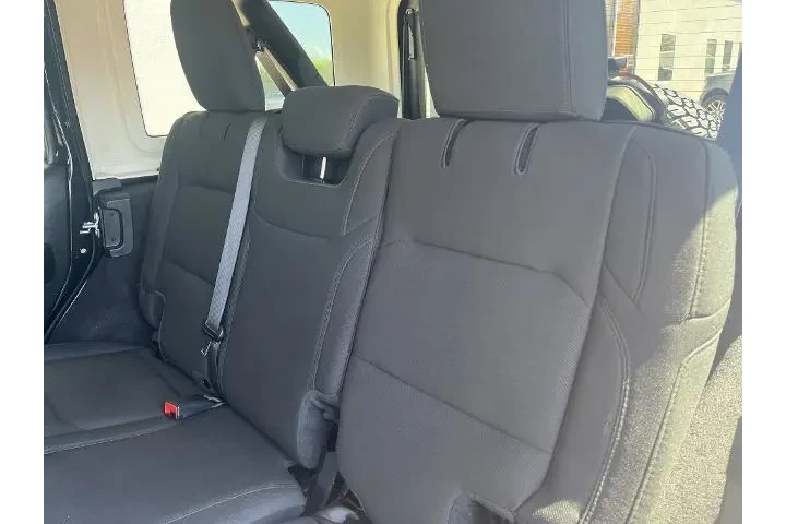 $24500 : Jeep Wrangler Unlimited 2021 image 9