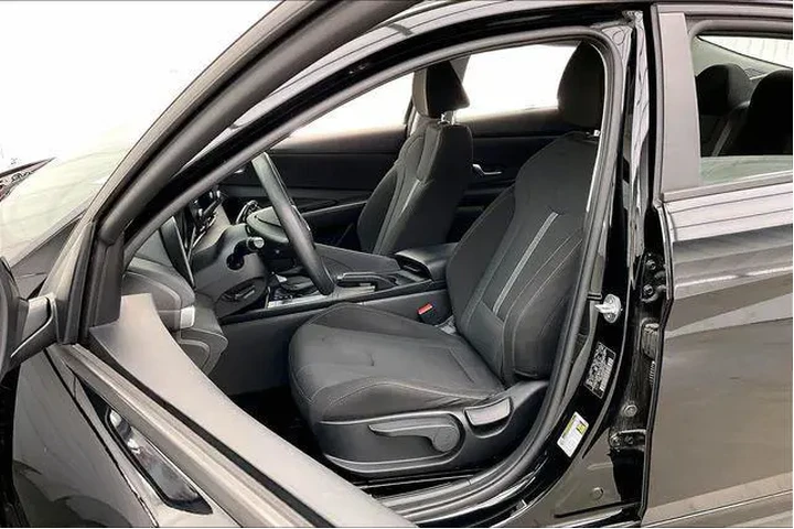 $18490 : Hyundai ELANTRA 2023 SE 4dr image 8