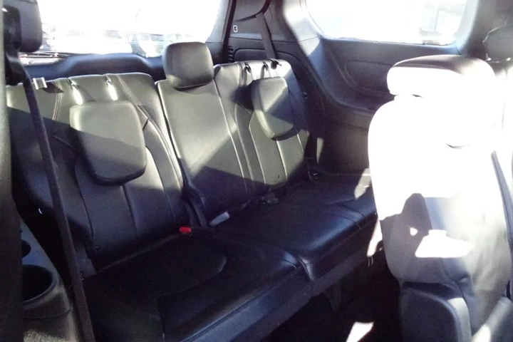 $25995 : 2020 PACIFICA image 9