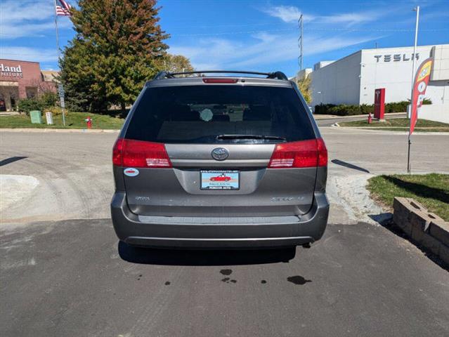 $6990 : 2005 Sienna CE 8 Passenger image 5