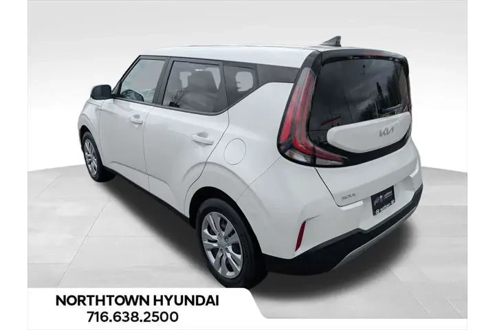 $18200 : Kia Soul 2023 LX 4dr Crossov image 3