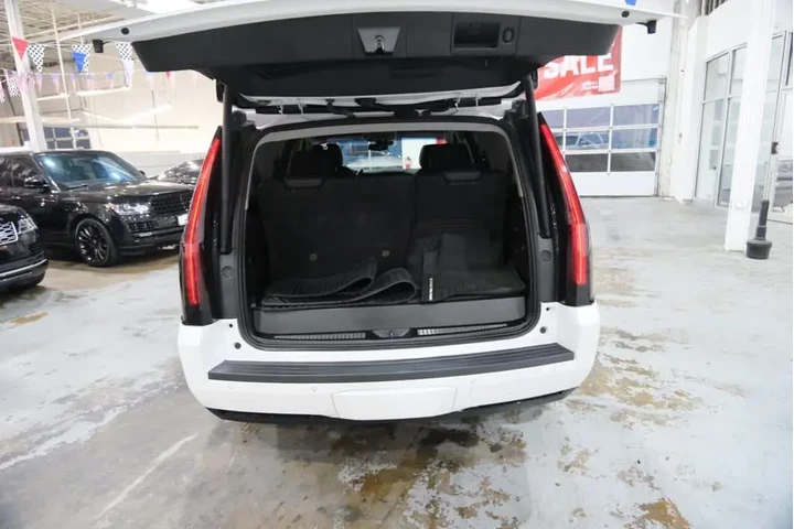 $37375 : 2019 CADILLAC Escalade Luxury image 10