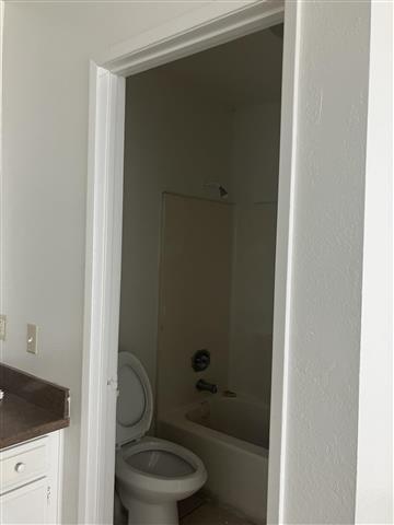 $1450 : 1 bed 1bath image 4