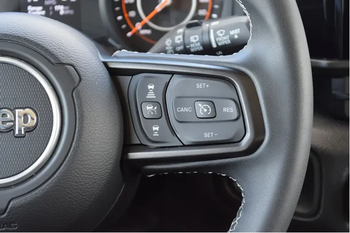 $39483 : Jeep Wrangler 2025 4x4 Sport image 7