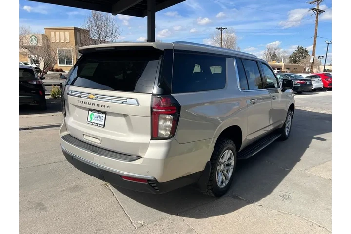 2021 Suburban LS 4WD image 5