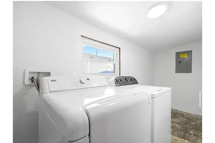 $1200 : NEW INTERIOR PAINT THROUGHOUT image 6
