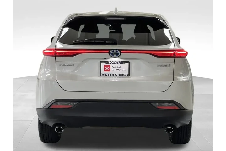 $28988 : Gold Certified2021 Venza LE image 4