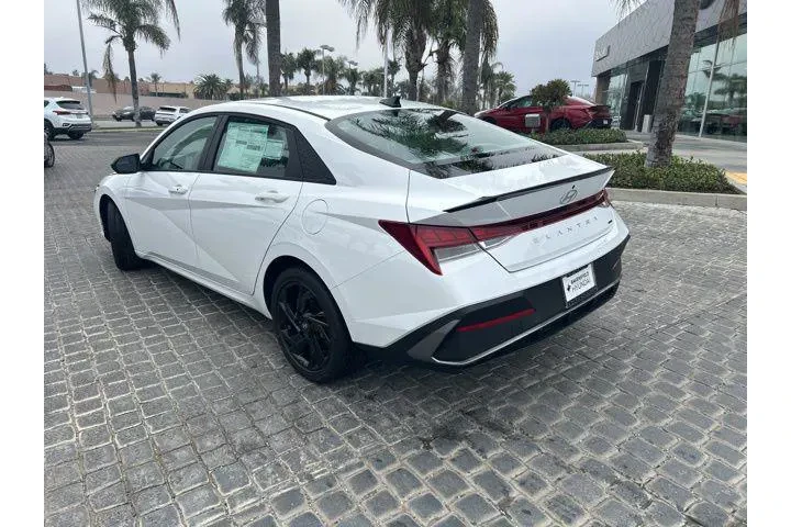 $27795 : Hyundai ELANTRA Hybrid 2026 image 3