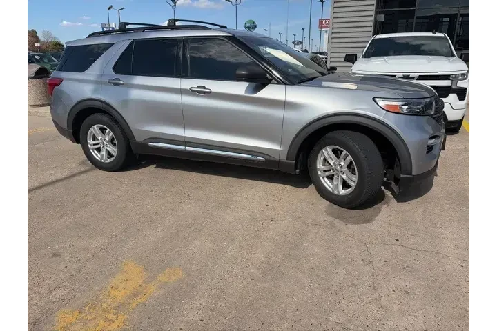 $20558 : Ford Explorer 2020 XLT 4dr S image 2