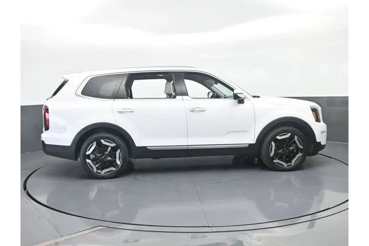 $33700 : Kia Telluride 2024 S 4dr SUV image 7