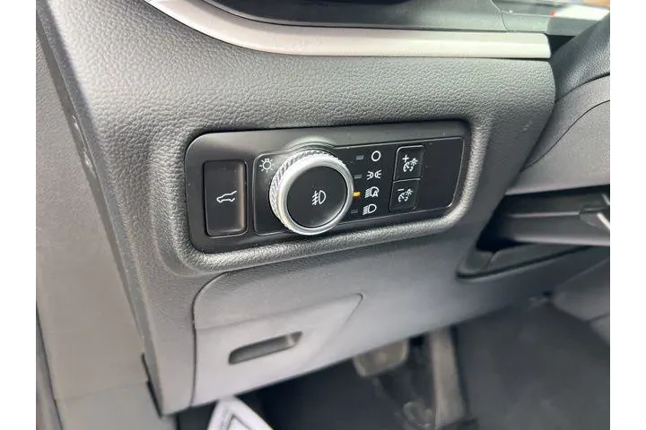 $29679 : Ford Explorer 2023 AWD XLT 4 image 8