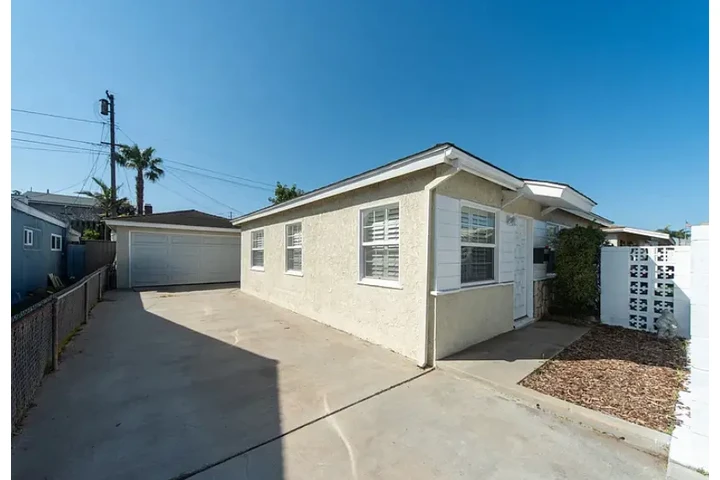 $2200 : Open concept from living room image 1