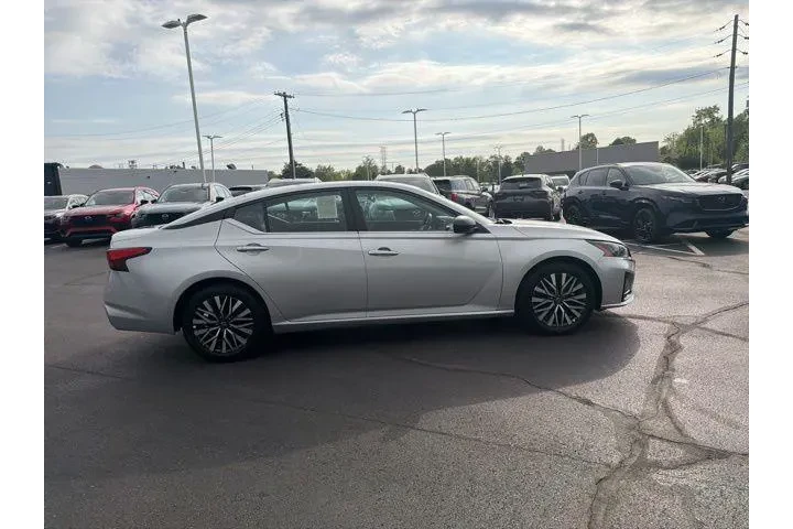 $23980 : Nissan Altima 2025 2.5 SV 4d image 5