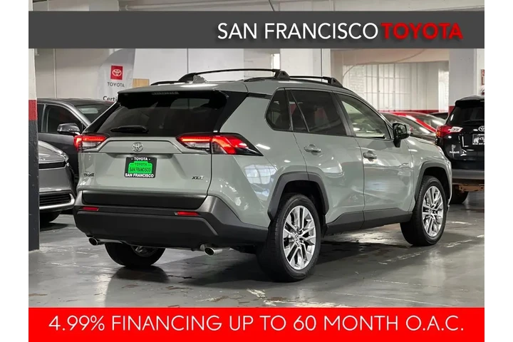 $30988 : Gold Certified2021 RAV4 XLE P image 4