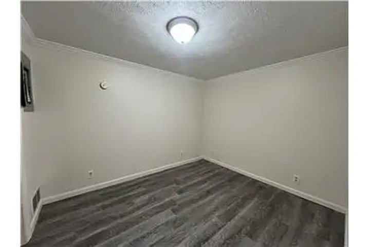 $525 : Rental property with 1 bedro image 4