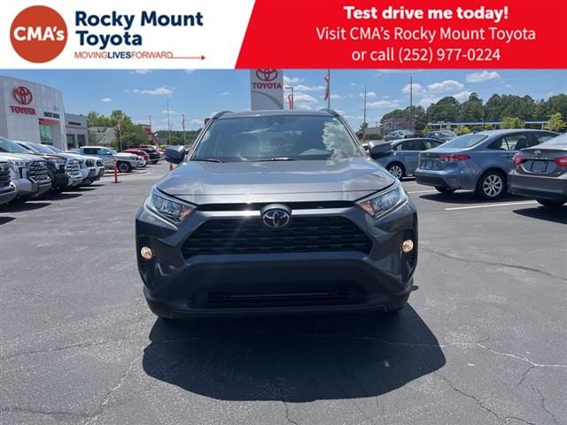 $28490 : PRE-OWNED 2021 TOYOTA RAV4 XLE image 2