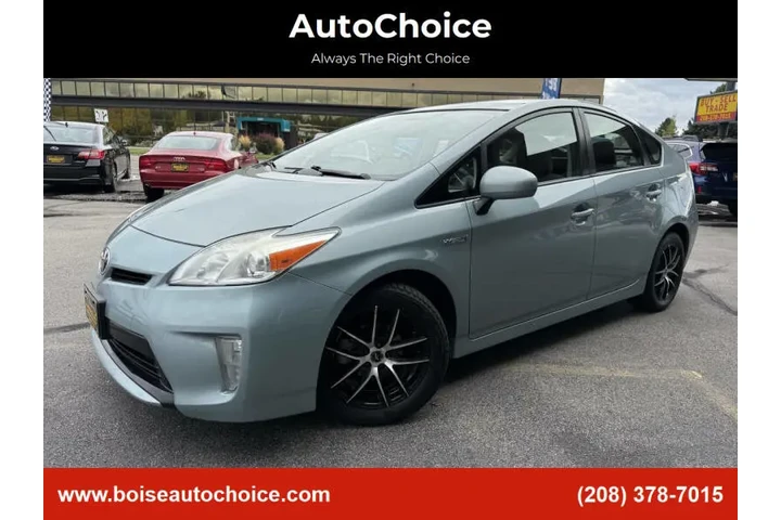 $12550 : 2013 Prius Three image 1