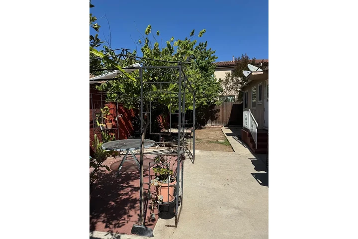 $800 : charming HOME ..Inglewood, CA image 7