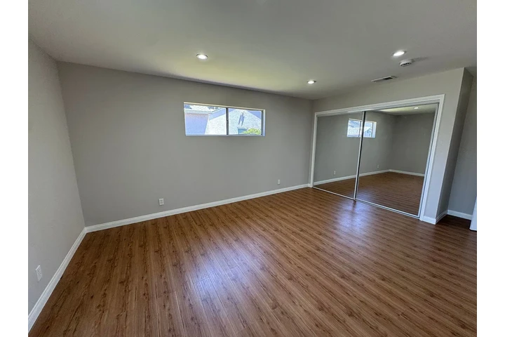 $1000 : Updated 3 bedroom 2 bath home image 5