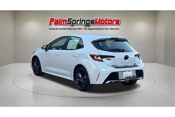 $27175 : Toyota Corolla Hatchback 202 image 3