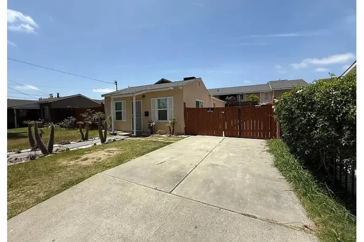 $1750 : SINGLE FAMILY RESIDENCE image 1
