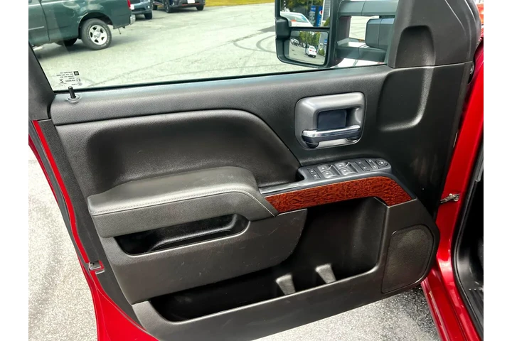 $29900 : GMC Sierra 2500HD 2019 4x4 S image 8