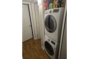 $1300 : Se renta cuarto con baño priva thumbnail