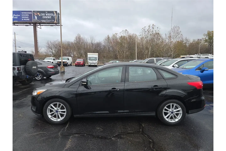 $8995 : 2017 Focus SE Sedan image 2