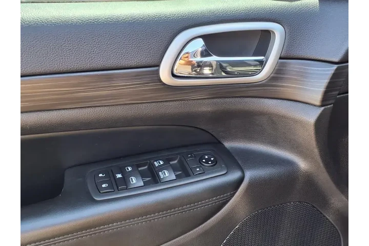 $20900 : Jeep Grand Cherokee 2020 4x4 image 4