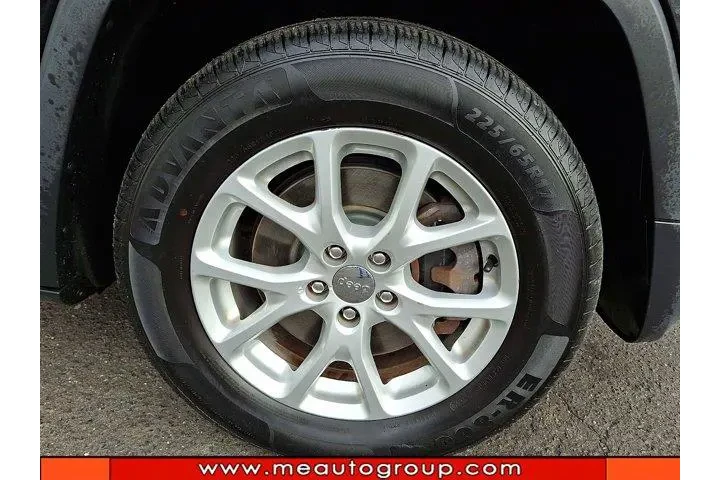 $10939 : Jeep Cherokee 2014 4x4 Latit image 3