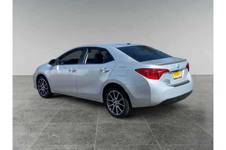 $20682 : Toyota Corolla 2017 image 3