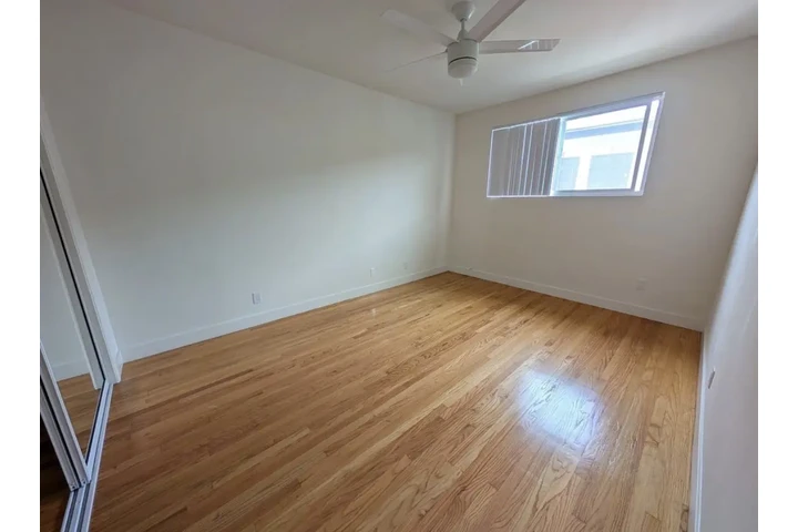 $1950 : 2 bedroom Apt in James M Wood image 6